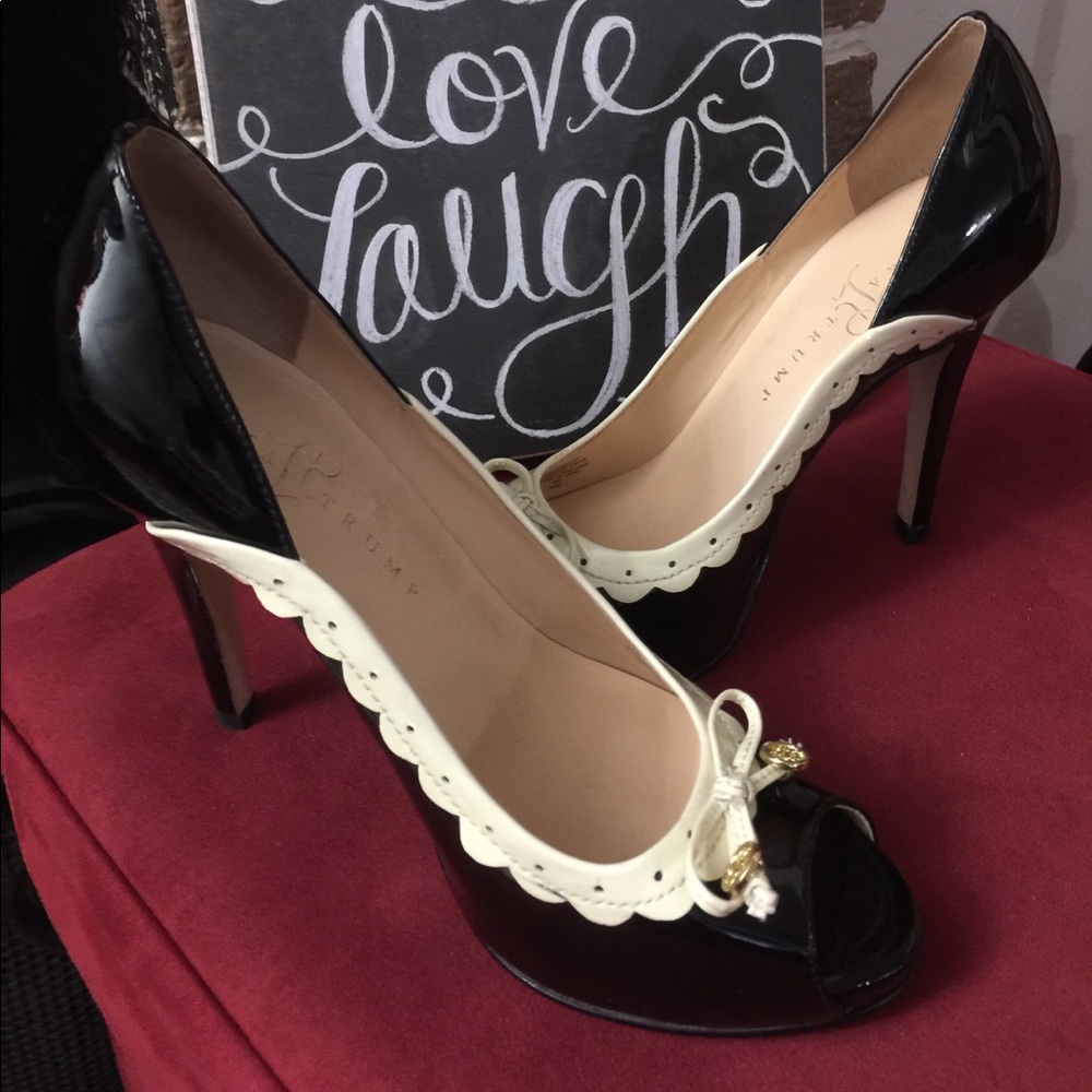 👠Ivanka Black/White Pumps👠